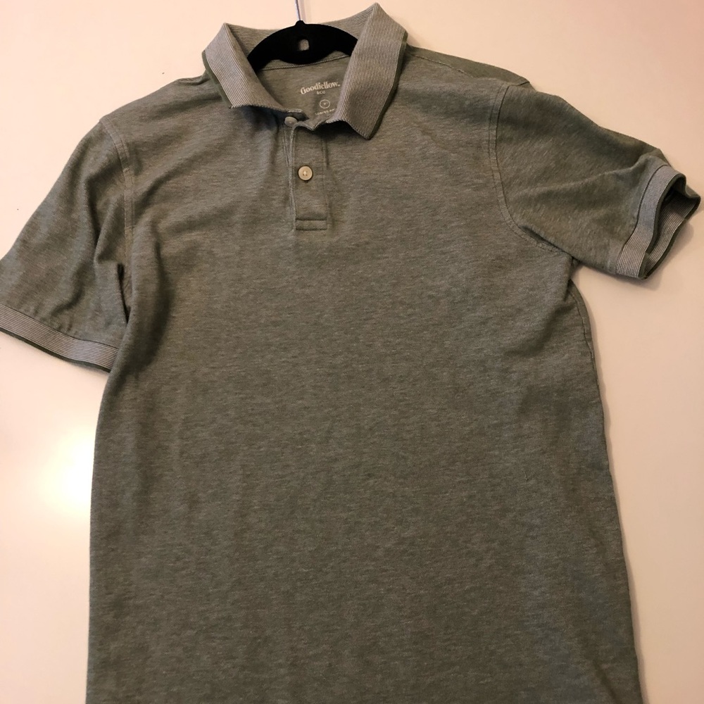 Mens polo shirt. Medium size, color is an olive green